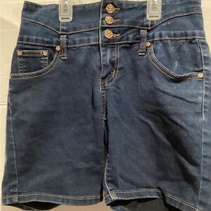 Women's Denim Tush Push Button Up Five Pocket Shorts Size 7